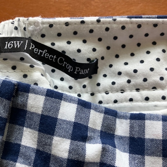 Talbots Perfect  Cropped  Pants in Classic Navy Blue  Checker Pattern Slim Leg - Picture 6 of 6